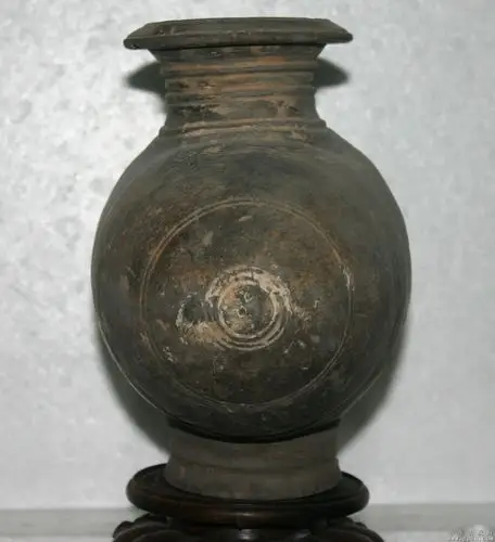 汉代黒灰陶磨光壶