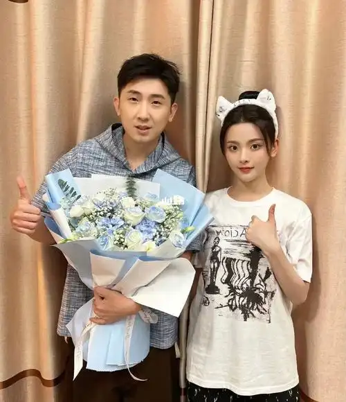 杨超越合照复制粘贴