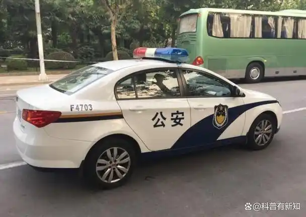 你有没有发现,警车出警抓犯人时都会鸣笛警告,这不禁让人疑惑,弄出