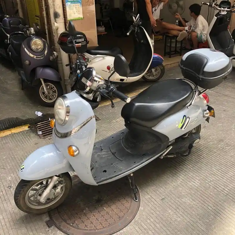 精品中的精品爱玛电动车 小龟王小绵羊 配电池!9成9新!