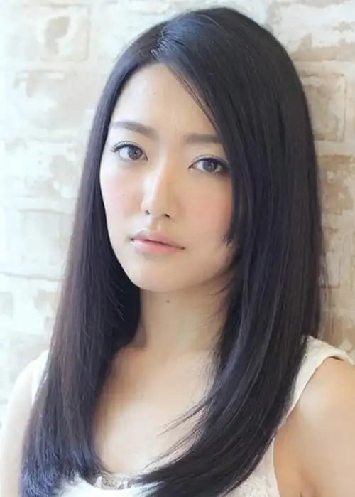 好看的女生中长直发发型图片大全