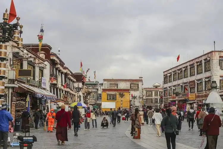 去拉萨布宫与老城区漫游指南