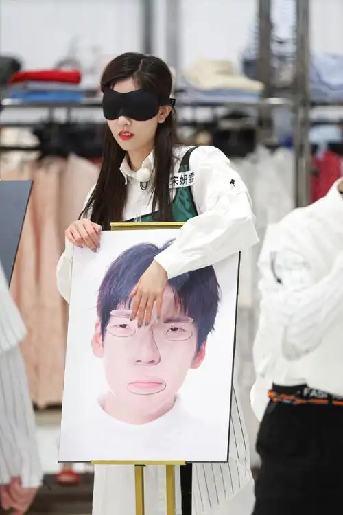 宋妍霏奔跑吧时尚性感剧照图片