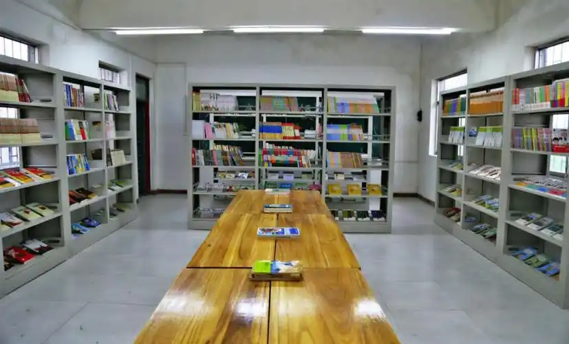 开封市图书馆"爱心书屋"落户周庄小学