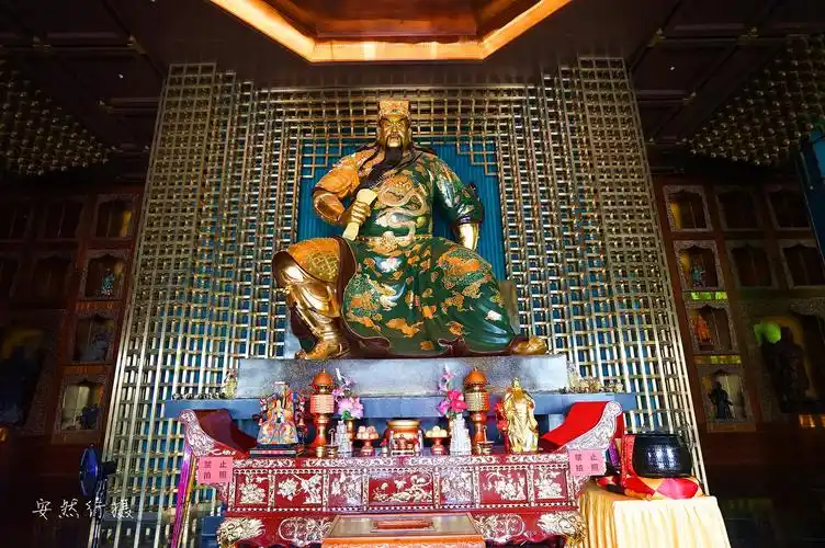 三国重地荆州古城,世界最大关公圣像