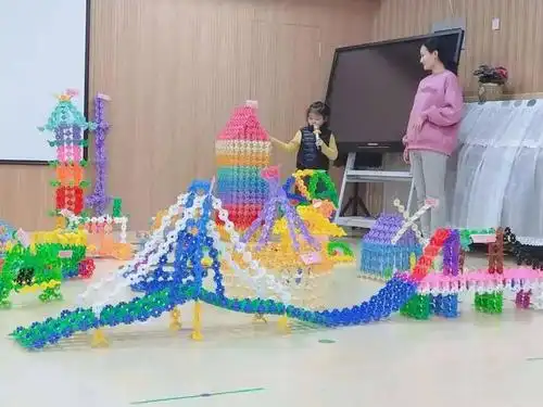 智玩雪花片趣味无极限古城北关街幼儿园中班级部雪花片拼插评比活动