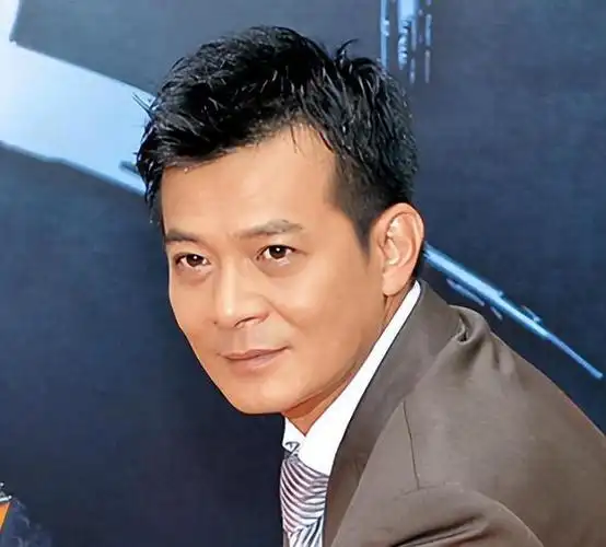 黄日华惊爆求婚关宝慧?网友狂怒批背叛誓言,男神形象崩塌!