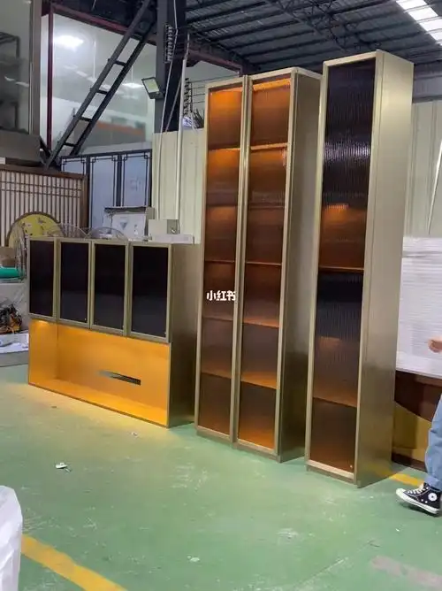 茶色长虹玻璃柜