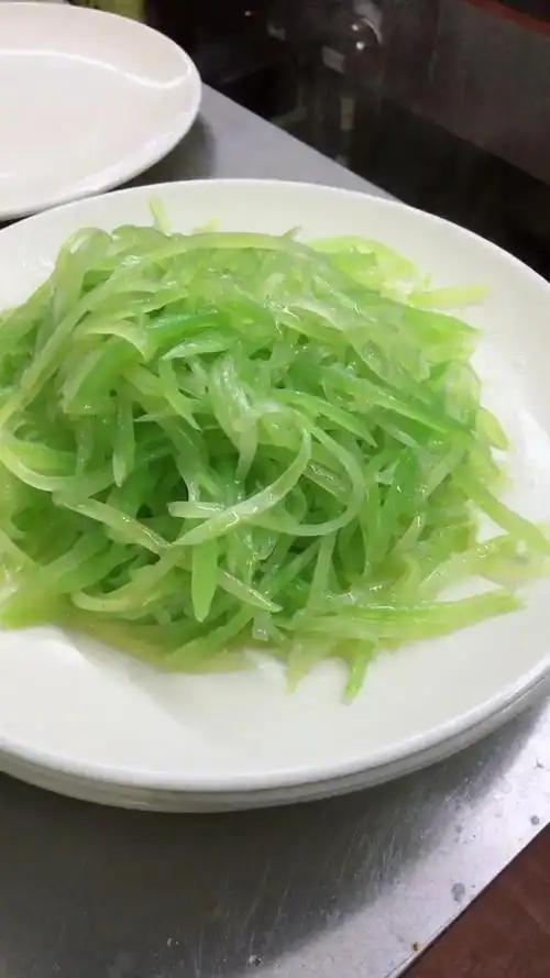 清炒莴笋丝!笋丝不要炒时间太久容易脱水口感也不好!