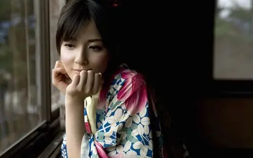 10wallpaper 人物 壁纸 美艳动人的 松木里菜 写真壁纸 >>壁纸下载