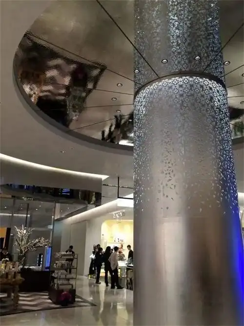 创意装置,美陈利用柱子加设美陈或静态装置使之成为商场的景观之一,或