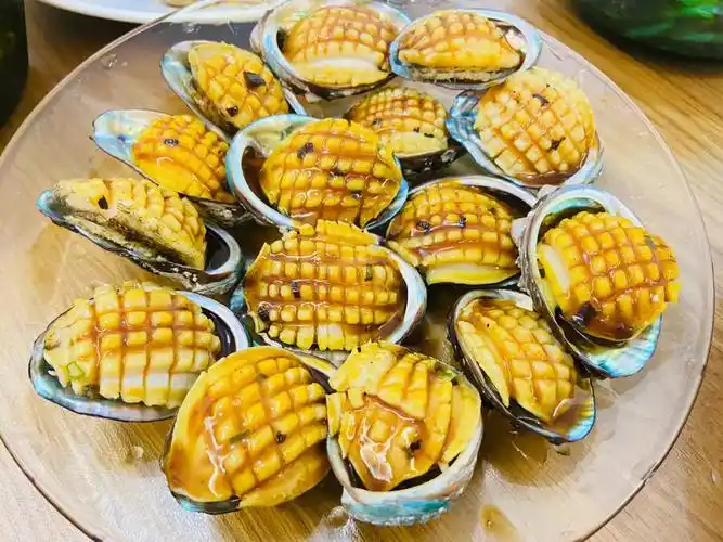 红烧鲍鱼蒜蓉生蚝辣炒花甲