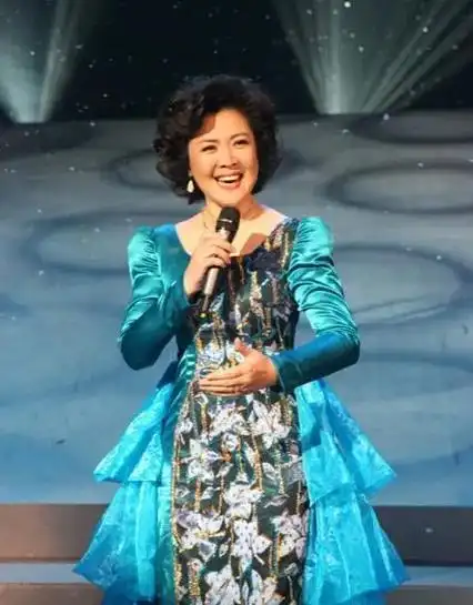 歌唱家万山红歌唱技巧优缺点分析及学习注意事项