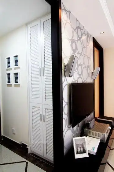 重庆紫御江山圆圈图案电视背景墙侧面效果图