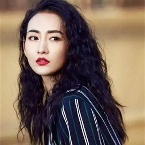 小波浪发型图片最适合这个冬季烫了