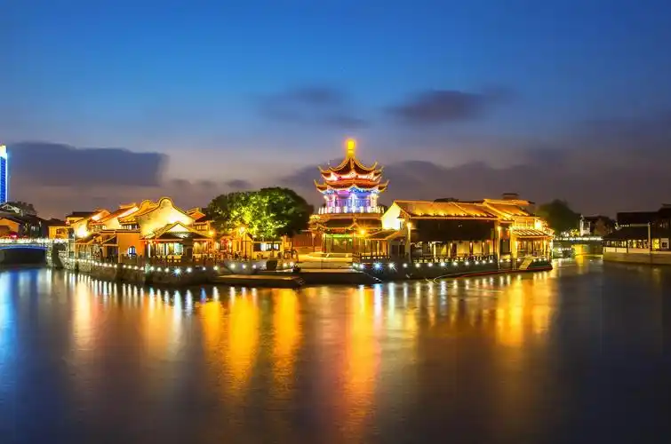 苏州平江路景点排队现象 苏州是一个历史悠久的城市,拥有着众多的旅游