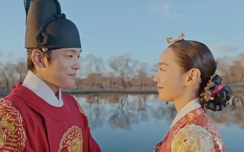哲仁王后大结局:张奉焕灵魂回归,心里空绕绕的哲宗,到底爱谁?