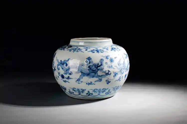 明成化青花香草龙纹扁罐