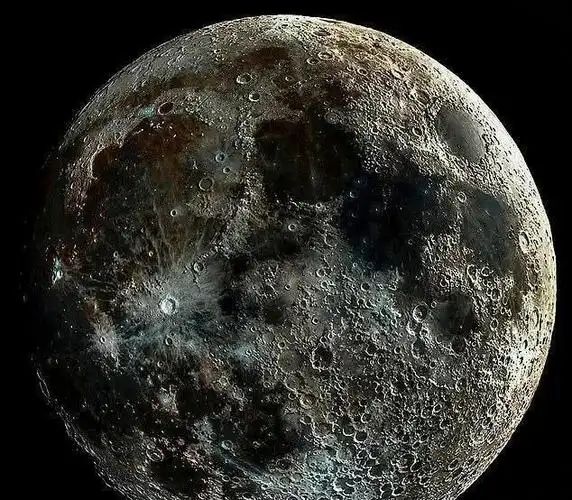 月球超清写真!摄影师用数千张照片,合成"世界上最清晰"的月球坑照片