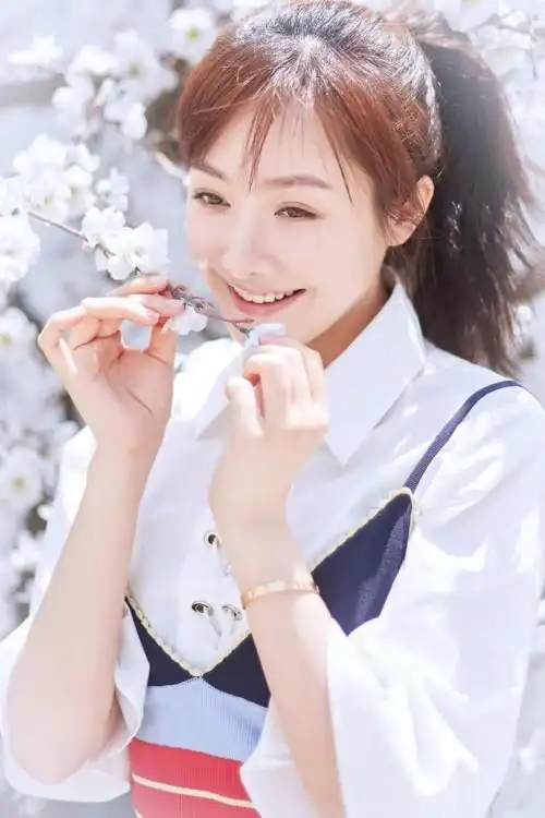 黄玥程为了你热播乖巧可爱演绎青涩毕业生