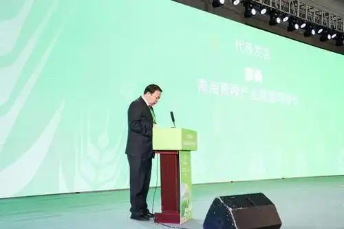 发布会上青海省人民政府副秘书长马锐;青海省委农办主任