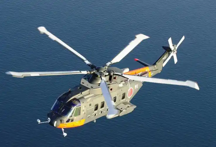 101/eh-101"灰背隼"直升机,该机是一种中型运输直升机,可用于执行反潜