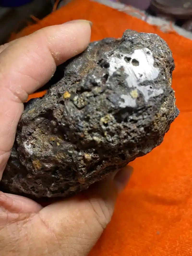 铂金陨石,永不生锈,内部含多种贵金属! - 抖音