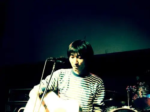 万晓利-达摩流浪者 沿着这条路一直朝前走 在不远的地方就有一个路口