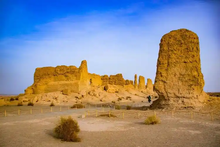 甘肃酒泉玉门关,历史悠久,穿越千年的璀璨明珠,为何因盛而衰?