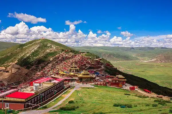 色达的海拔是多少