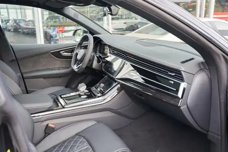 奥迪q8内饰-后排-动力-易车