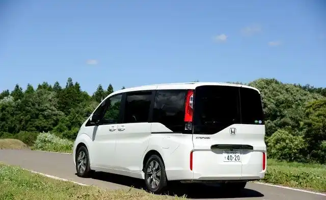 驾驶本田保姆车去度假!日本人与狗狗的温馨之旅