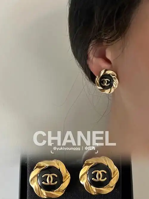 香奈儿高级手工坊之必不可少耳钉黑金山茶花有耳钉款,耳夹款耳钉款分