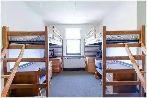 可是《耶鲁大学日报大学指南》却警告说,由于宿舍设备好而且舒适,学生