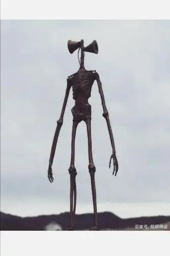 细长程度参考汽笛人 我怀疑就是因为我看了个汽笛人故事 才梦见的怪物