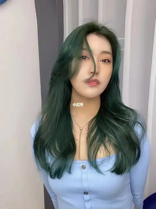 今天和大家分享一款非常潮流的闷青绿色这一款颜色不要太时尚适合比较