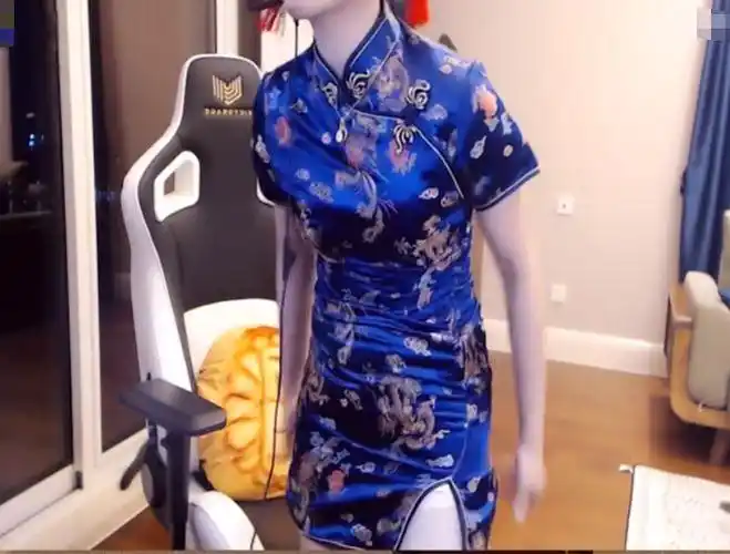 那么问题来了:看过呆妹儿和沫子的旗袍装,你觉得小团团还有逆袭的机会