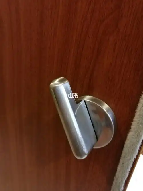 公共厕所门把手摸了以后膈应人(男生勿进)