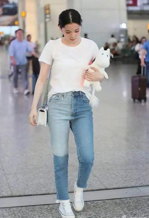 宋祖儿和欧阳娜娜合影(看了身高165的宋祖儿)(6)