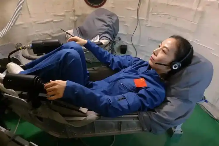 太了不起平均57岁的首批航天员仍在训练杨利伟也是备份之一