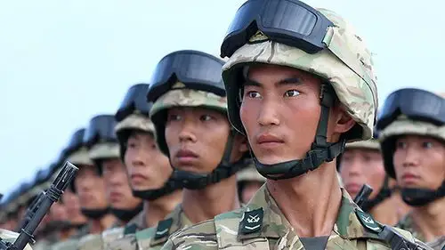 解放军受阅英模部队秀威武形象 五壮士方队着新迷彩