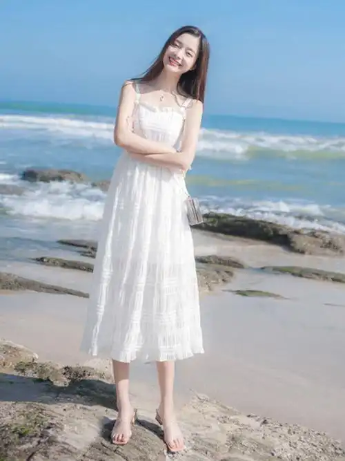 吊带连衣裙女夏季上新款韩版修身度假风休闲百搭网纱长裙学生减龄显瘦