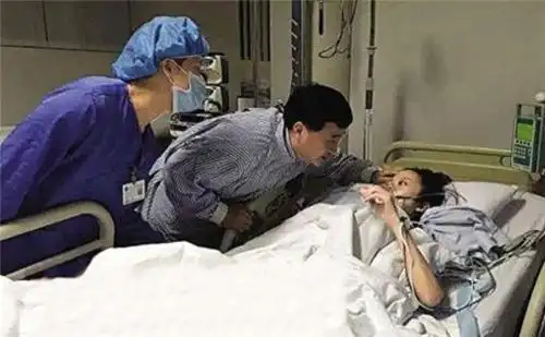 歌手姚贝娜的长眠之地祭拜者不断鲜花常伴少女雕像惹人怜惜