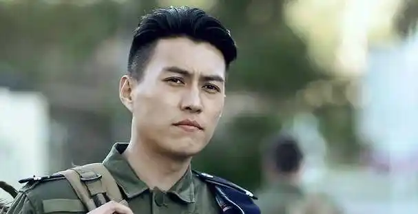 老干部靳东:与大9岁的江珊在一起5年,为何又转身娶了二婚的李佳