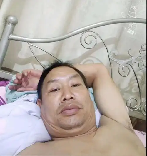 光膀子自拍大叔,你的名字是?插图3