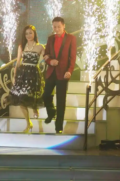 图文舞动奇迹第二季开战关礼杰伍咏薇上场