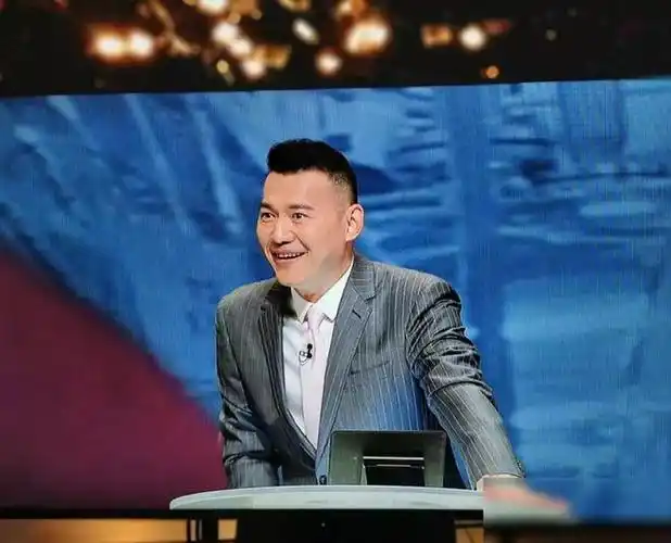 33岁的胡一虎,那时候离开台湾到了凤凰,他的父亲是安徽桐城人,把安徽