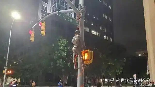 如果真有人将资本家挂在路灯上非比喻了互联网各界舆论会如何这个路灯