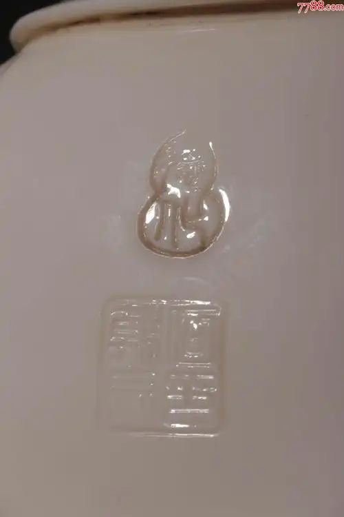 清"何朝宗"款德化白瓷持经观音坐像