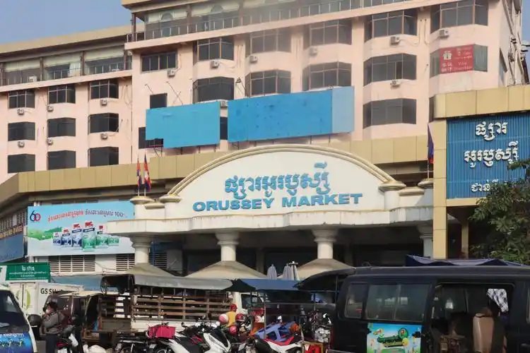 (182), phnom penh金边市内的市场,环境比新街市差,品种齐全,但是